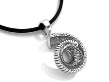 Load image into Gallery viewer, Bighorn Sheep Horn Necklace