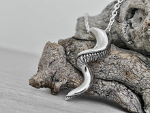 Load image into Gallery viewer, Kudu Horn Necklace