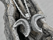 Load image into Gallery viewer, Bighorn Sheep Horn Necklace