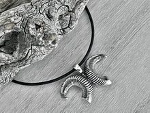 Load image into Gallery viewer, Bighorn Sheep Horn Necklace