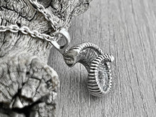 Load image into Gallery viewer, Bighorn Sheep Horn Necklace