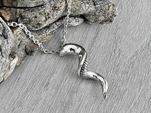 Load image into Gallery viewer, Kudu Horn Necklace