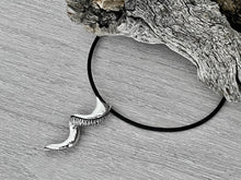 Load image into Gallery viewer, Kudu Horn Necklace
