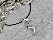 Load image into Gallery viewer, Kudu Horn Necklace