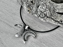 Load image into Gallery viewer, Bighorn Sheep Horn Necklace