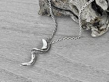 Load image into Gallery viewer, Kudu Horn Necklace