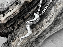 Load image into Gallery viewer, Kudu Horn Necklace