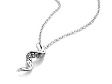 Load image into Gallery viewer, Kudu Horn Necklace